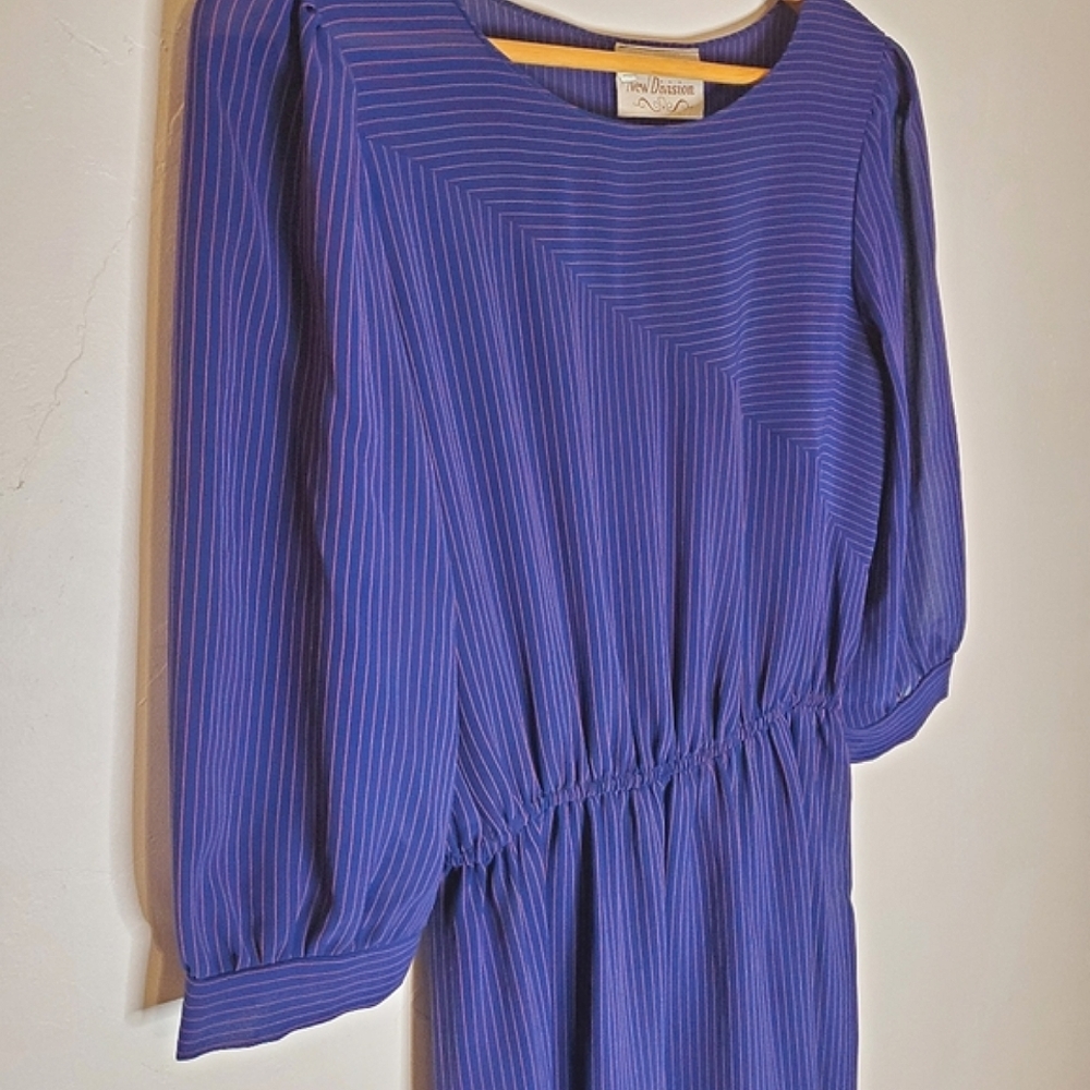 Out of Line Blue Gathered Vintage Midi Dress with Angular Red Stripes - Picture 11 of 16